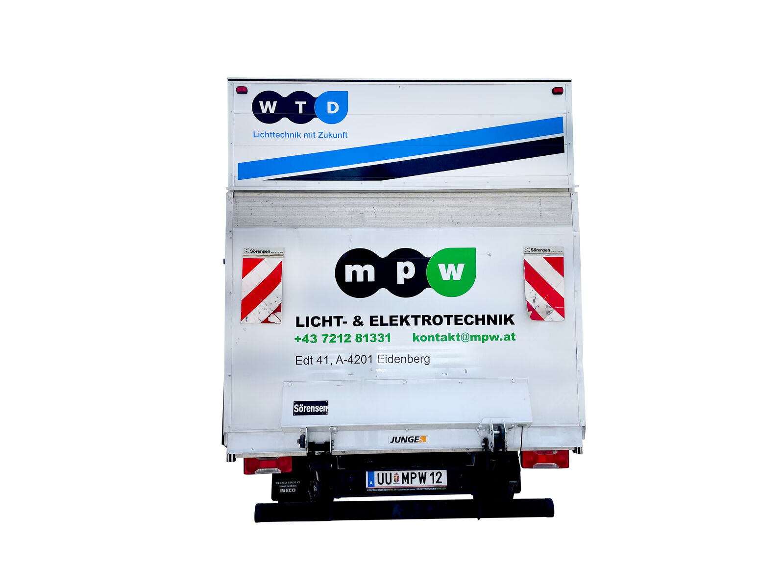 Transporter Daily 35S16 mit geschlossener Ladebordwand von hinten